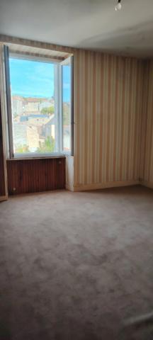 Maison à vendre ensemble de deux logements centre d'airvault (79)