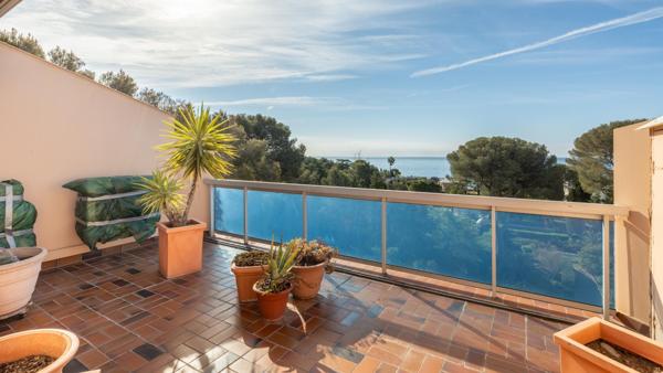 Dernier étage – Terrasse 50 m² – Vue mer & verdure – Boulouris