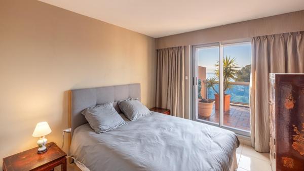 Dernier étage – Terrasse 50 m² – Vue mer & verdure – Boulouris
