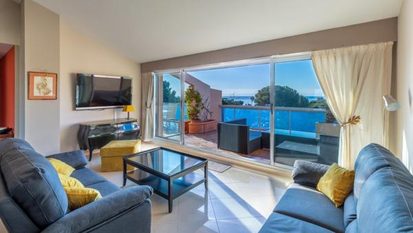 Dernier étage – Terrasse 50 m² – Vue mer & verdure – Boulouris