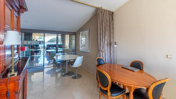 Dernier étage – Terrasse 50 m² – Vue mer & verdure – Boulouris
