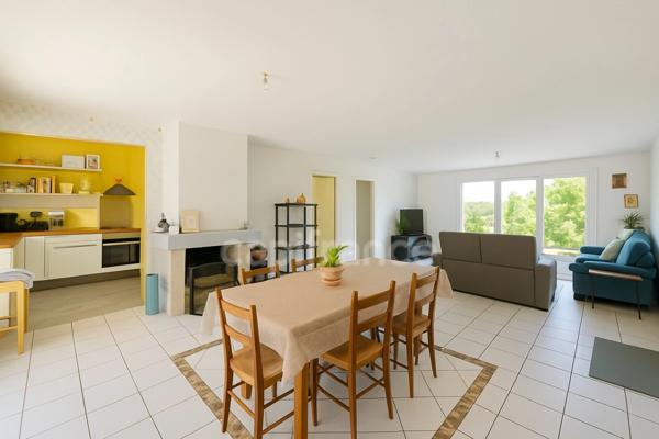 🏡 Grande maison familiale – 222 m² – 6 chambres – Terrain 3 927 m² –