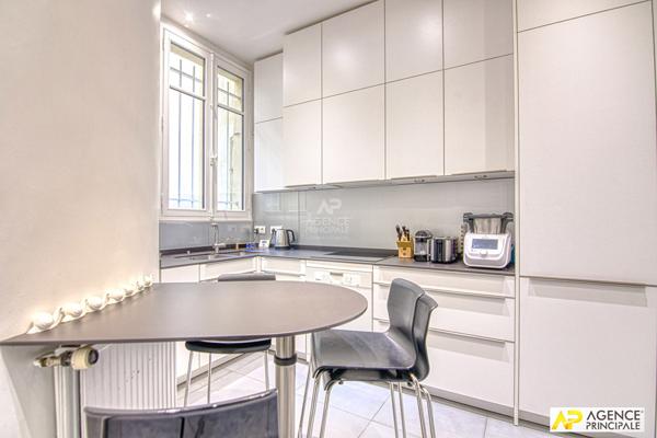Versailles Saint-Louis Appartement 6 pièces 144.03 m² carrez situé au 2ème étage avec chambre de service, cave et parking en option €1 190 000 ** - Référence 25769