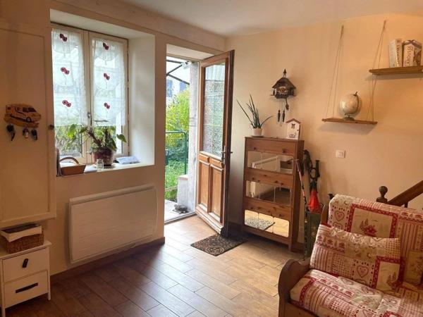 Jolie maison de village avec terrasse et jardin d'environ 196 m²- Chaley 01230