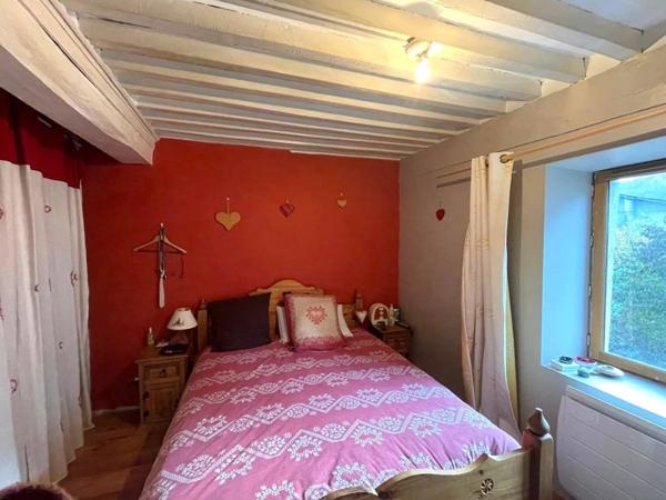 Jolie maison de village avec terrasse et jardin d'environ 196 m²- Chaley 01230