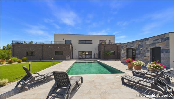 DOMAINE D'EXCEPTION de 300 m² habitables sur 3 hectares niché au calme et sans vis à vis. Montauban