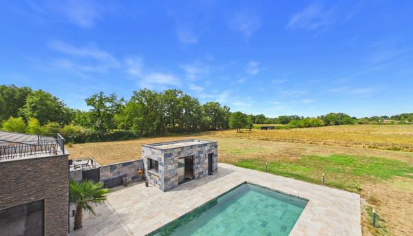 DOMAINE D'EXCEPTION de 300 m² habitables sur 3 hectares niché au calme et sans vis à vis. Montauban