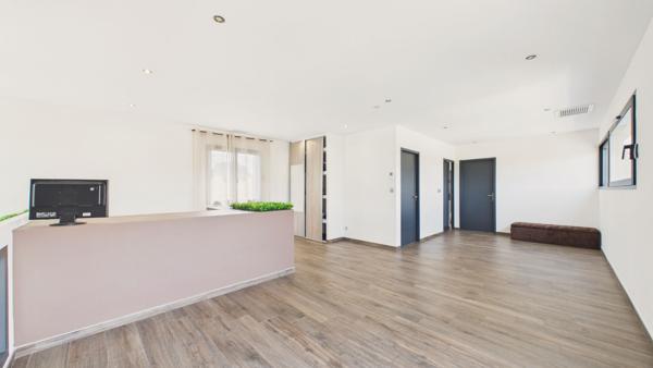 DOMAINE D'EXCEPTION de 300 m² habitables sur 3 hectares niché au calme et sans vis à vis. Montauban