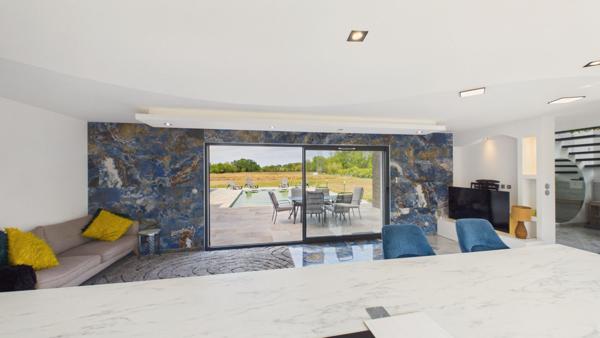 DOMAINE D'EXCEPTION de 300 m² habitables sur 3 hectares niché au calme et sans vis à vis. Montauban