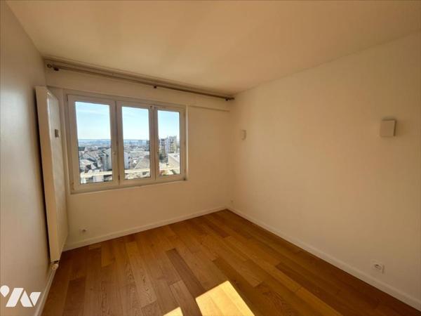 SECTEUR PASTEUR APPARTEMENT 5 PIECES DERNIER ETAGE