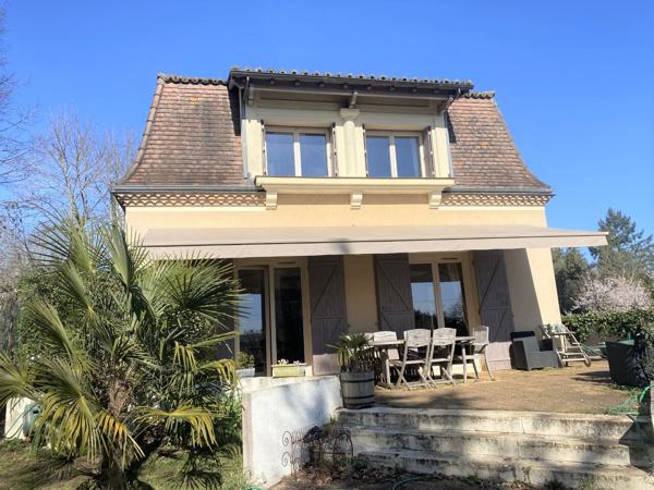 A PÉRIGUEUX, L'EXCEPTION DANS LE CENTRE VILLE : 233 m² - 1002 m² DE JARDIN et GARAGE 4/5 VOITURES
