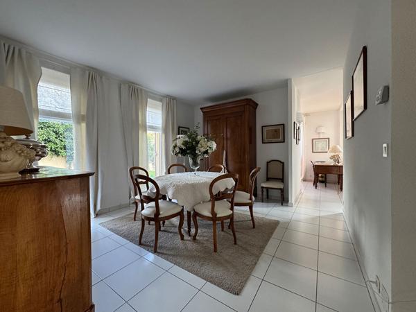 A PÉRIGUEUX, L'EXCEPTION DANS LE CENTRE VILLE : 233 m² - 1002 m² DE JARDIN et GARAGE 4/5 VOITURES