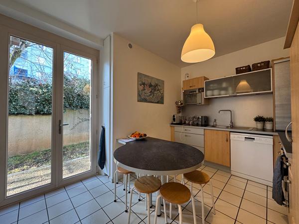 A PÉRIGUEUX, L'EXCEPTION DANS LE CENTRE VILLE : 233 m² - 1002 m² DE JARDIN et GARAGE 4/5 VOITURES