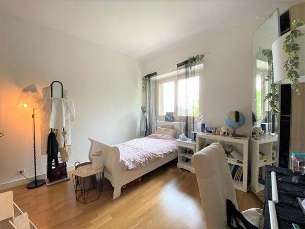 A PÉRIGUEUX, L'EXCEPTION DANS LE CENTRE VILLE : 233 m² - 1002 m² DE JARDIN et GARAGE 4/5 VOITURES