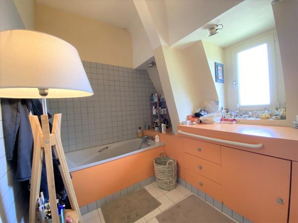A PÉRIGUEUX, L'EXCEPTION DANS LE CENTRE VILLE : 233 m² - 1002 m² DE JARDIN et GARAGE 4/5 VOITURES