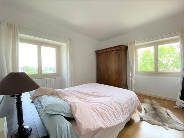 A PÉRIGUEUX, L'EXCEPTION DANS LE CENTRE VILLE : 233 m² - 1002 m² DE JARDIN et GARAGE 4/5 VOITURES