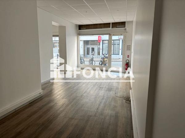 Location Local commercial 2 pièces 69 m² - 30 AVENUE JEAN RIEUX Toulouse 31500