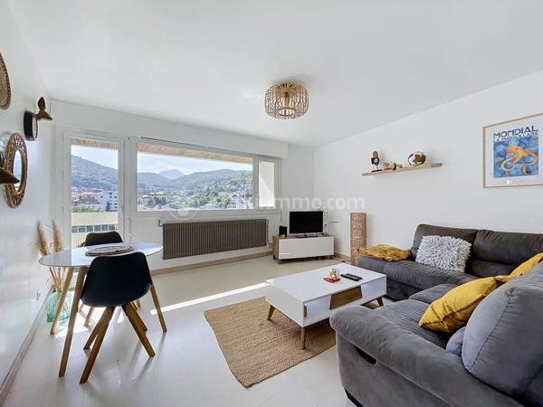 Vente                                                      Appartement
                        
                     2 pièces                      44 m2                     à Royat