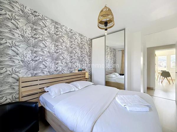 Vente                                                      Appartement
                        
                     2 pièces                      44 m2                     à Royat