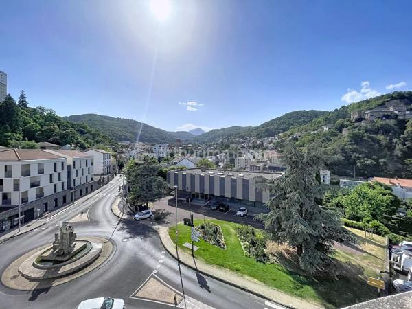 Vente                                                      Appartement
                        
                     2 pièces                      44 m2                     à Royat