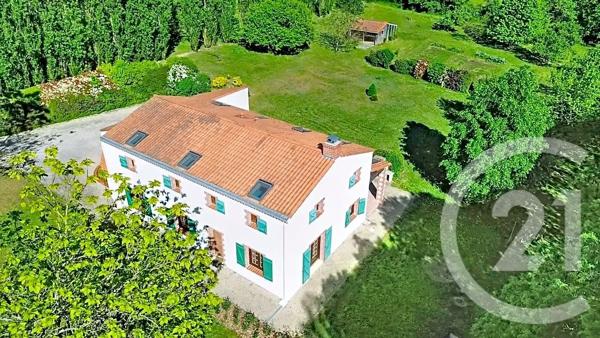 Maison à vendre  10 pièces - 205 m 2   MONTREVAULT SUR EVRE  - 49