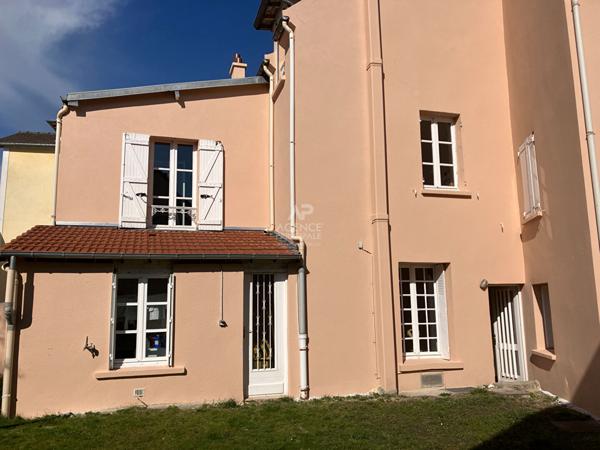 Maison - centre ville et parc - beaux volumes - 5 chambres €1 280 000 ** - Référence 4471