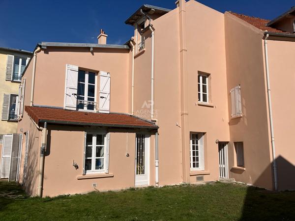 Maison - centre ville et parc - beaux volumes - 5 chambres €1 280 000 ** - Référence 4471