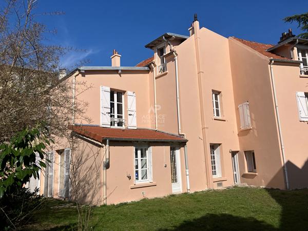 Maison - centre ville et parc - beaux volumes - 5 chambres €1 280 000 ** - Référence 4471