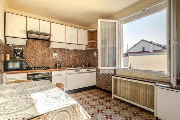 Maison de 3 pièces, jardin, sous-sol total et combles aménageables – Quartier des Chênes (Houilles)