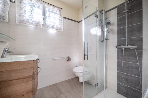 Maison de 3 pièces, jardin, sous-sol total et combles aménageables – Quartier des Chênes (Houilles)