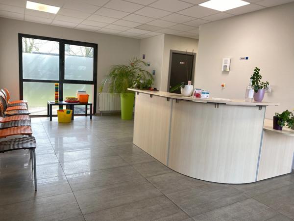 À VENDRE – 7 cabinets médicaux – Isneauville (76) – 310 m² Environ et 2 appartements