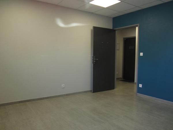 À VENDRE – 7 cabinets médicaux – Isneauville (76) – 310 m² Environ et 2 appartements