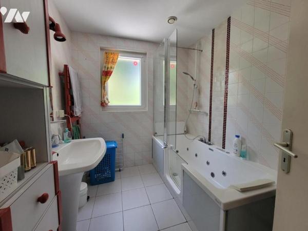 Propriété dans hameau en campagne