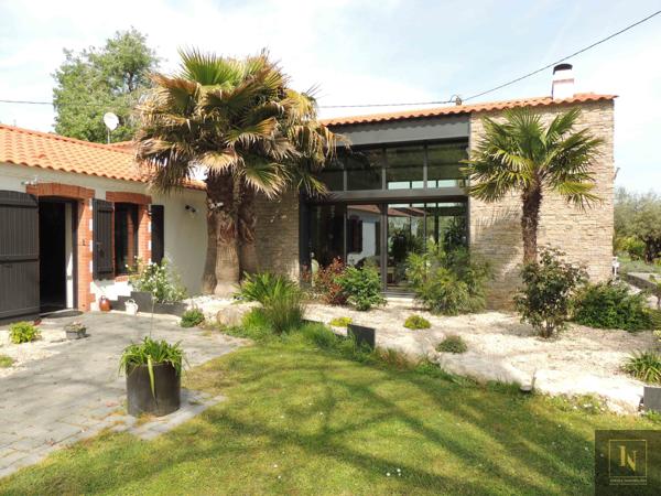 Maison
                                                                                                                                                                                                                                                                                                                        5 pièce(s)                                                                                                                                                                                                          4 chambre(s)                                                                                                                                                                                                          220  m²