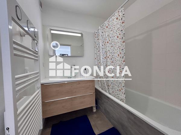 Location Appartement meublé 3 pièces 48.39 m² - LA ROCHELIERE 3 - C224 - 6 RUE DE LA SOLE La Rochelle 17000