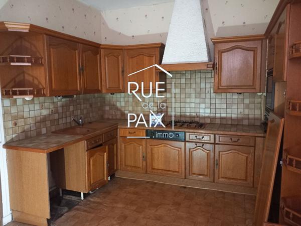 79600 AIRVAULT Immeuble Airvault 10 pièce(s)