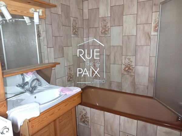 79600 AIRVAULT Immeuble Airvault 10 pièce(s)