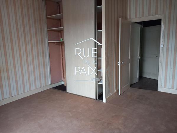 79600 AIRVAULT Immeuble Airvault 10 pièce(s)