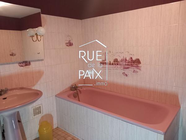 79600 AIRVAULT Immeuble Airvault 10 pièce(s)