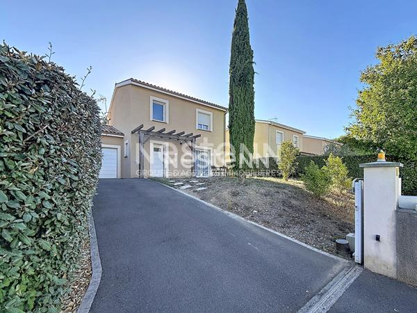 A vendre maison 4 pièces jardin terrasse et garage.