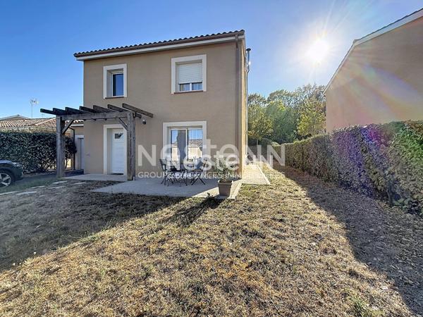 A vendre maison 4 pièces jardin terrasse et garage.
