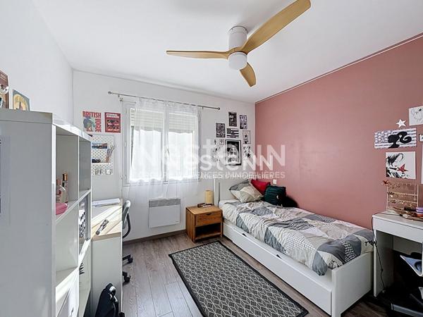 A vendre maison 4 pièces jardin terrasse et garage.
