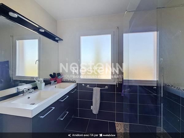 A vendre maison 4 pièces jardin terrasse et garage.