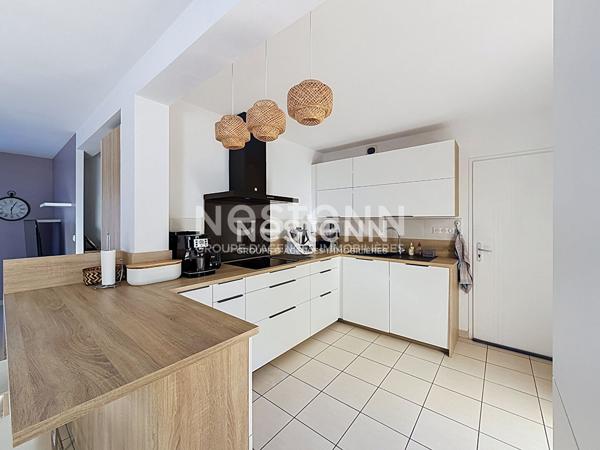 A vendre maison 4 pièces jardin terrasse et garage.