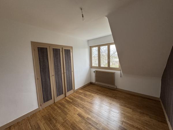 Voves (28150) Maison familiale - Jardin/Garages
