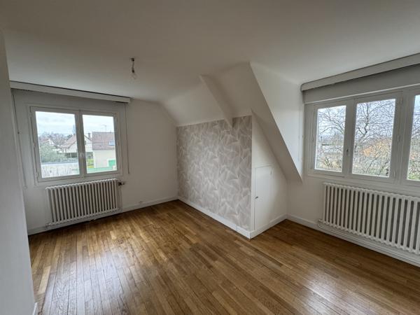 Voves (28150) Maison familiale - Jardin/Garages