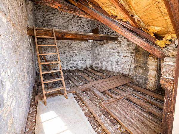 Immeuble de plus de 180m2 à vendre sur 3 niveaux à Chaumont - local commercial et terrasse - Fort potentiel de  rentabilité
