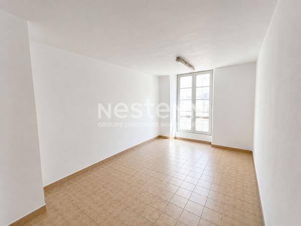 Immeuble de plus de 180m2 à vendre sur 3 niveaux à Chaumont - local commercial et terrasse - Fort potentiel de  rentabilité