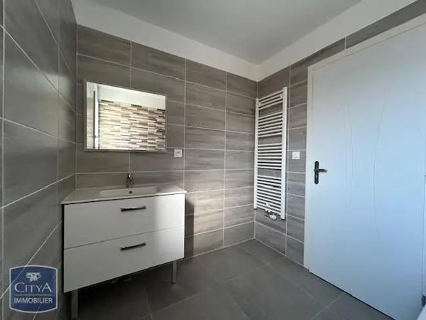 Maison à louer 4 pièces 88.99m² Pont-de-Chéruy (38230)