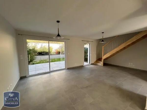 Maison à louer 4 pièces 88.99m² Pont-de-Chéruy (38230)